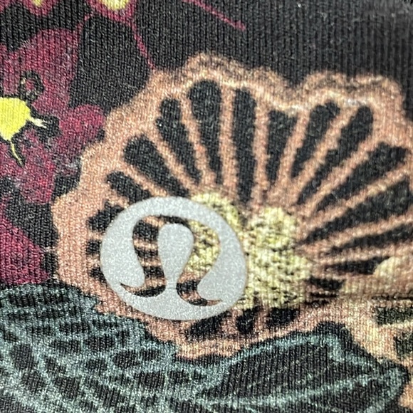 Lululemon Energy Bra size 6
Fluorolace Multi - Picture 5 of 7